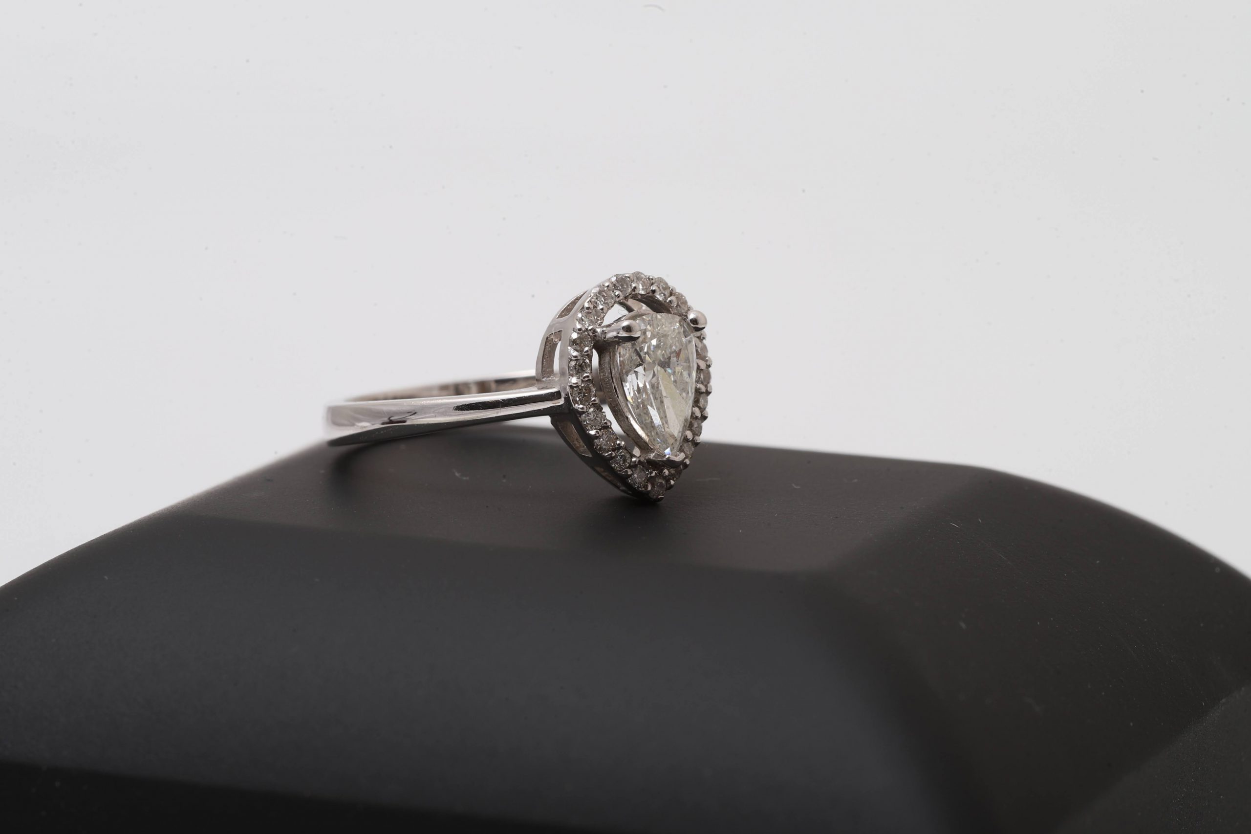 18K White Gold 0.88CT Diamond Ring