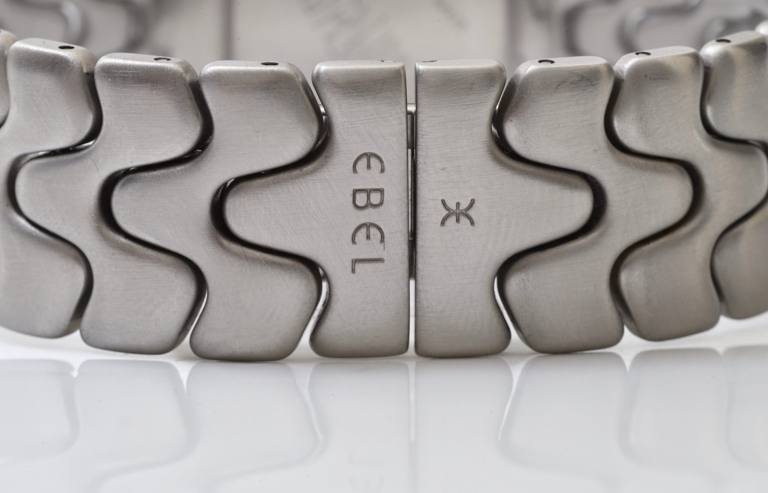 Ebel Sportwave 36mm Steel & Gold Quartz Mens Watch Ebel Sportwave 36mm Steel & Gold Quartz Mens Watch