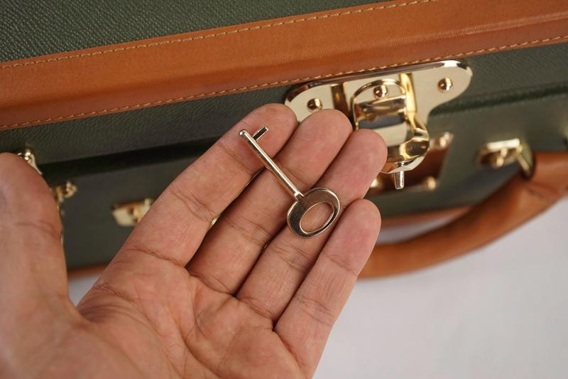 Saffiano Olive Watch Trunk for 36 Watches Saffiano Olive Watch Trunk for 36 Watches