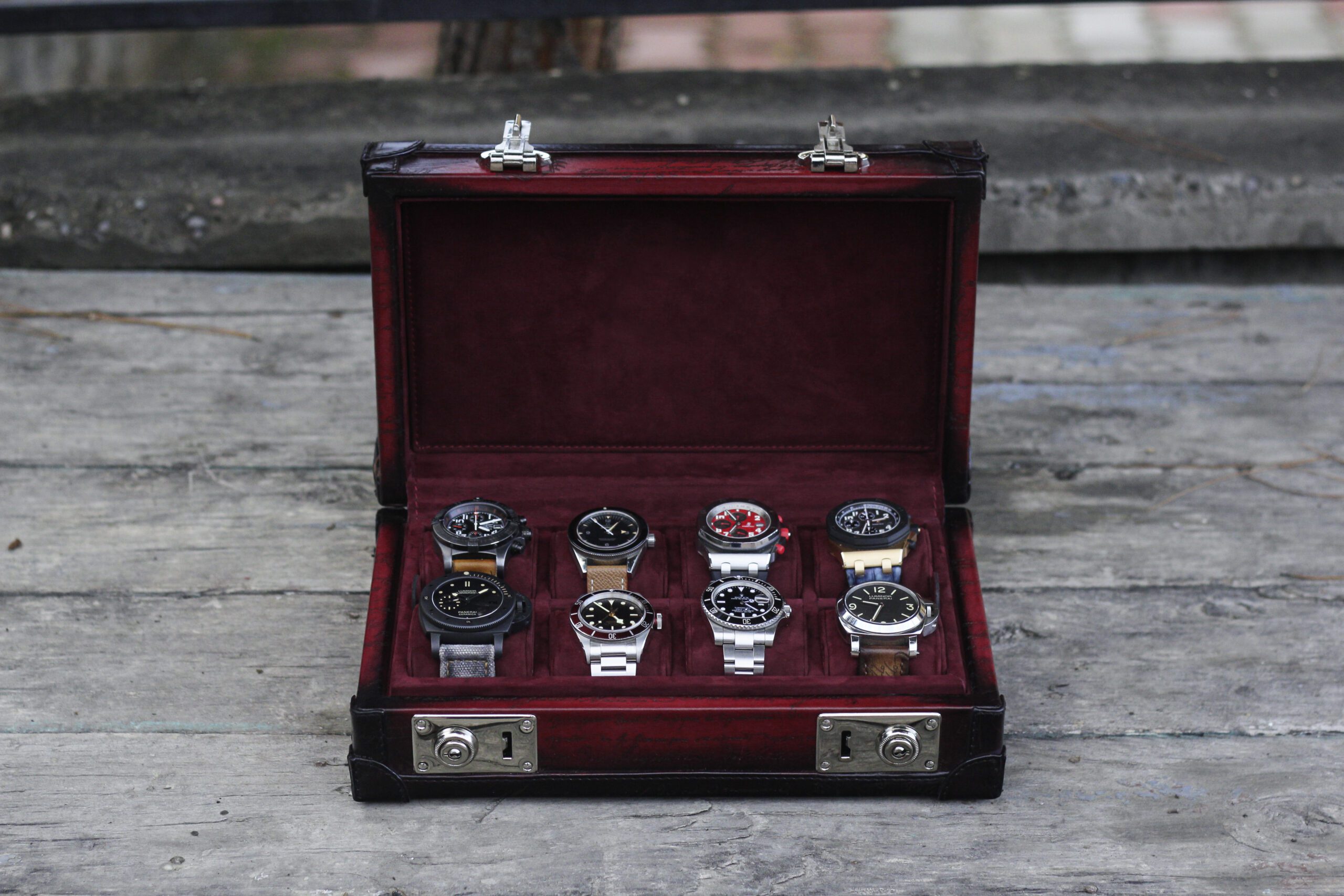 Petra Scripto Patina Red Watch Case for 8 Watches