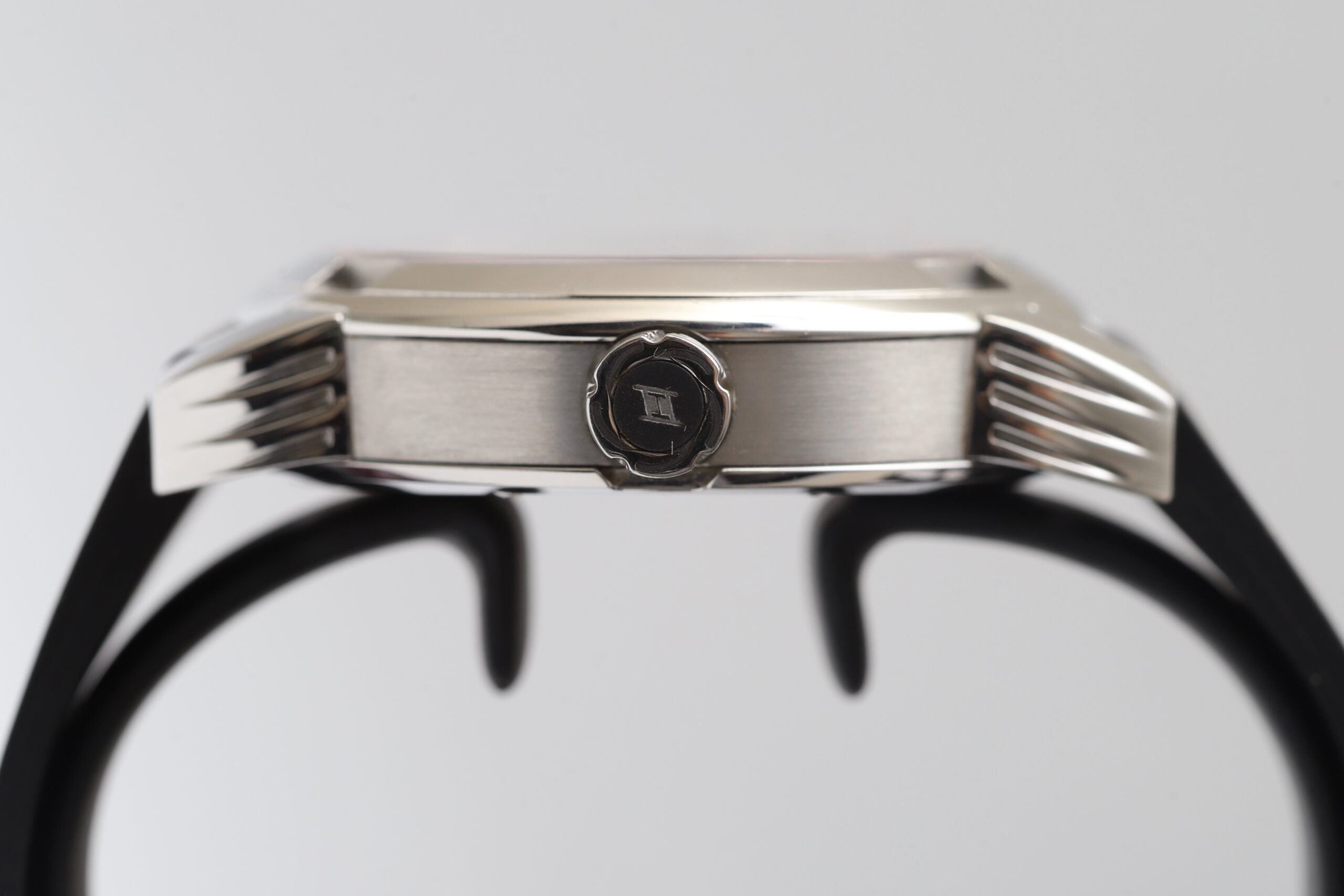 Jorg Hysek IO 44mm Quartz Date Jorg Hysek IO 44mm Quartz Date