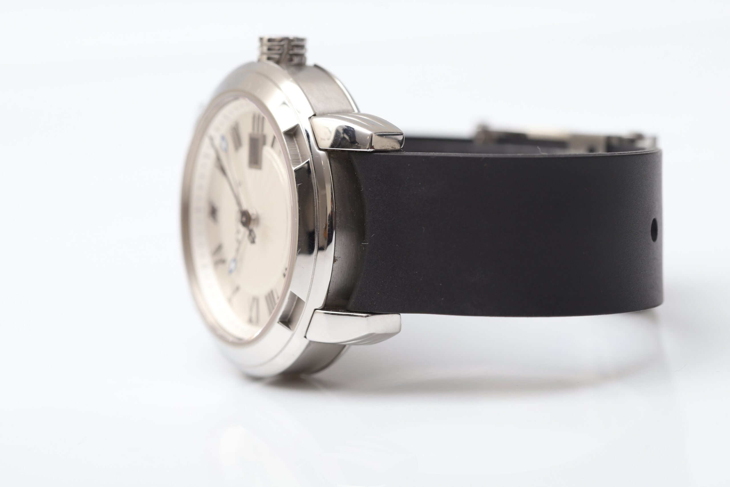 Jorg Hysek IO 44mm Quartz Date Jorg Hysek IO 44mm Quartz Date