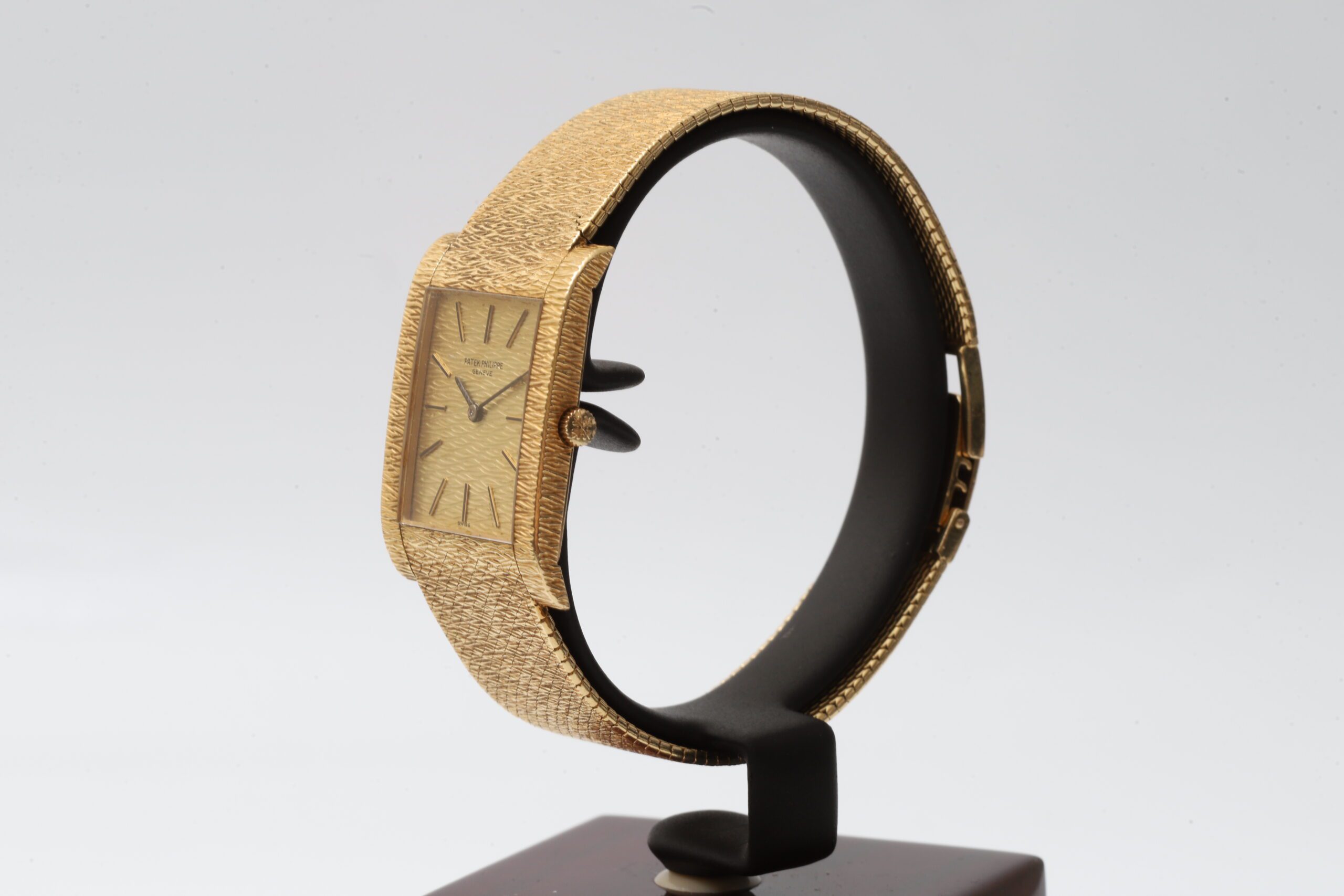 Patek Philippe Gondolo 18k Yellow Gold 26.5mm Mechanic Vintage 70’s Circa Watch Patek Philippe Gondolo 18k Yellow Gold 26.5mm Mechanic Vintage 70’s Circa Watch