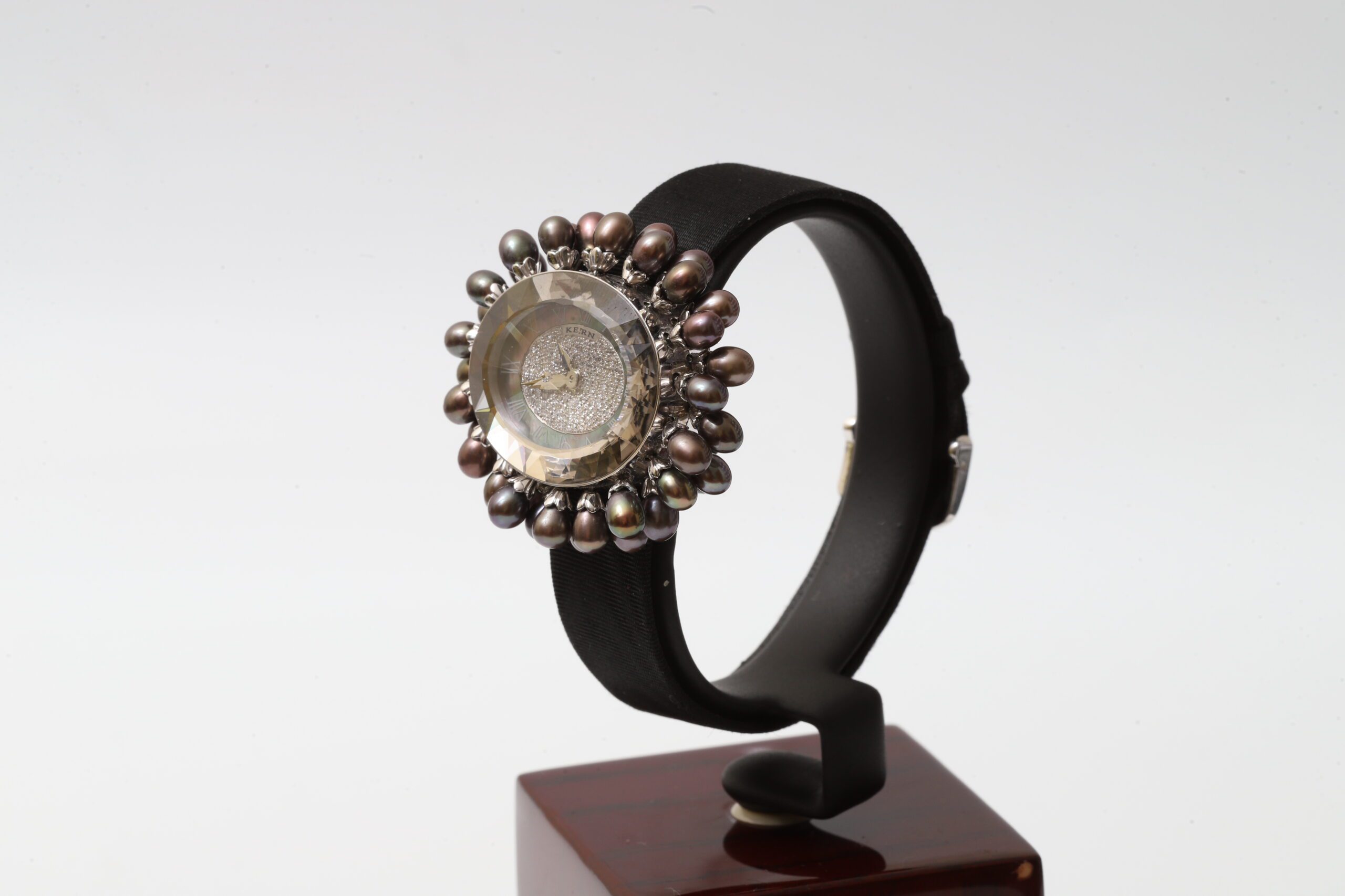 Kern Les Briolettes Pearl Drops 18k White Gold Diamonds Kern Les Briolettes Pearl Drops 18k White Gold Diamonds