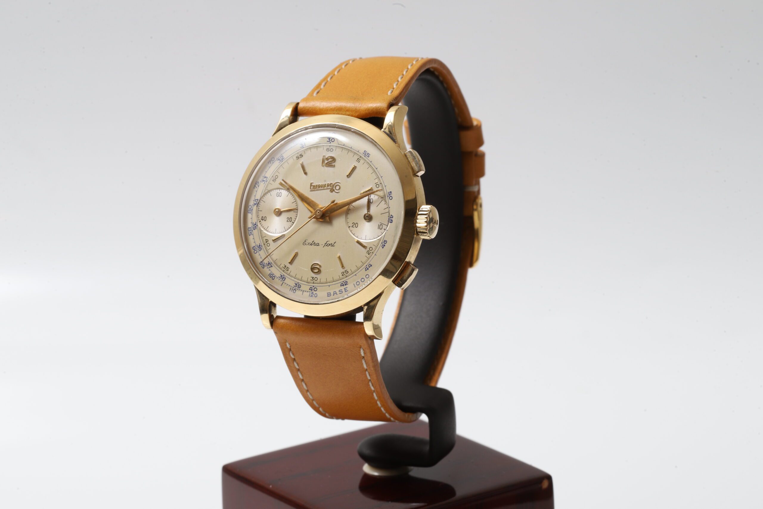 Eberhard & Co. Extra-fort 18k Yellow Gold