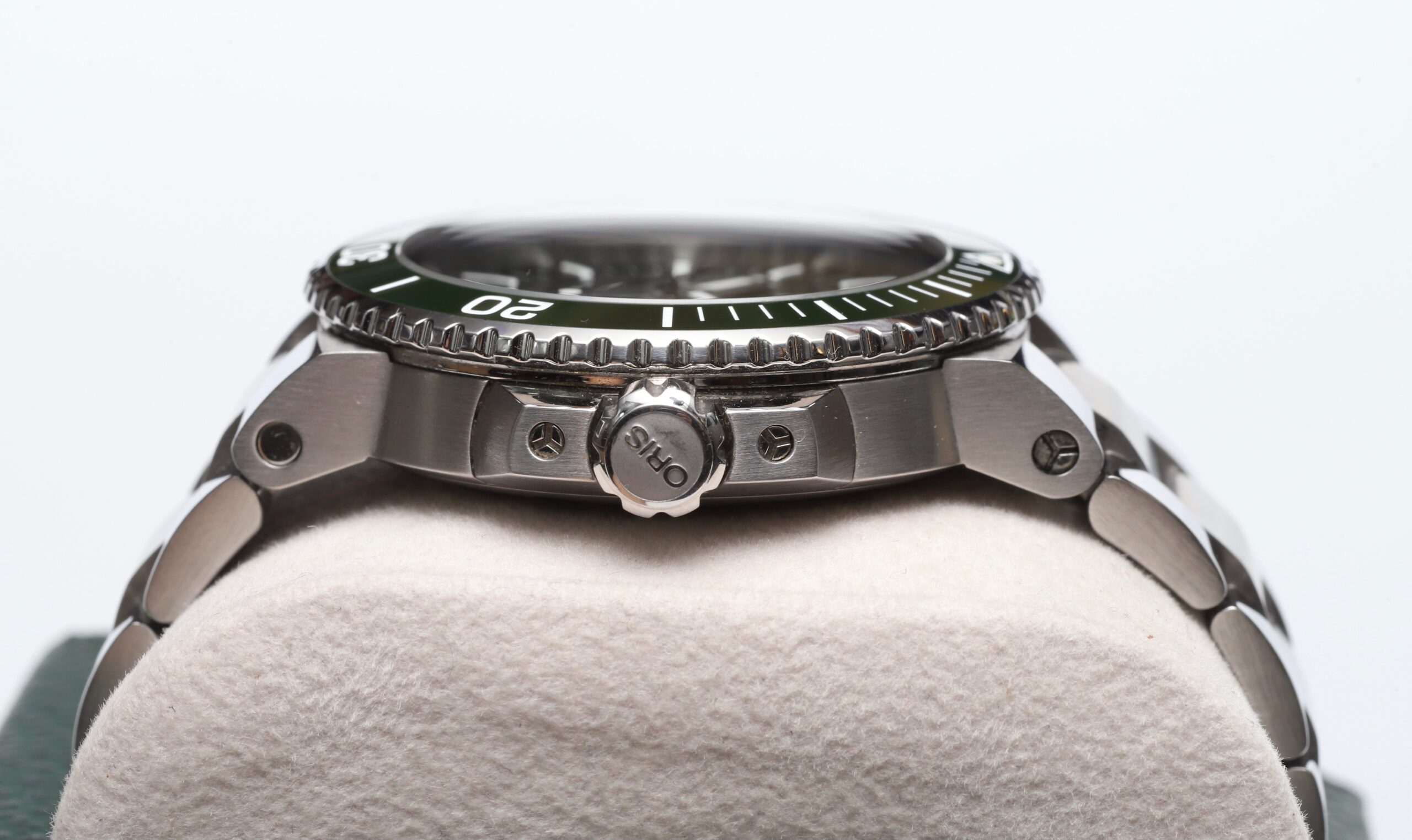 Oris Aquis Date Green Ceramic 43mm Stainless Steel Box Papers Excellent Condition Oris Aquis Date Green Ceramic 43mm Stainless Steel Box Papers Excellent Condition