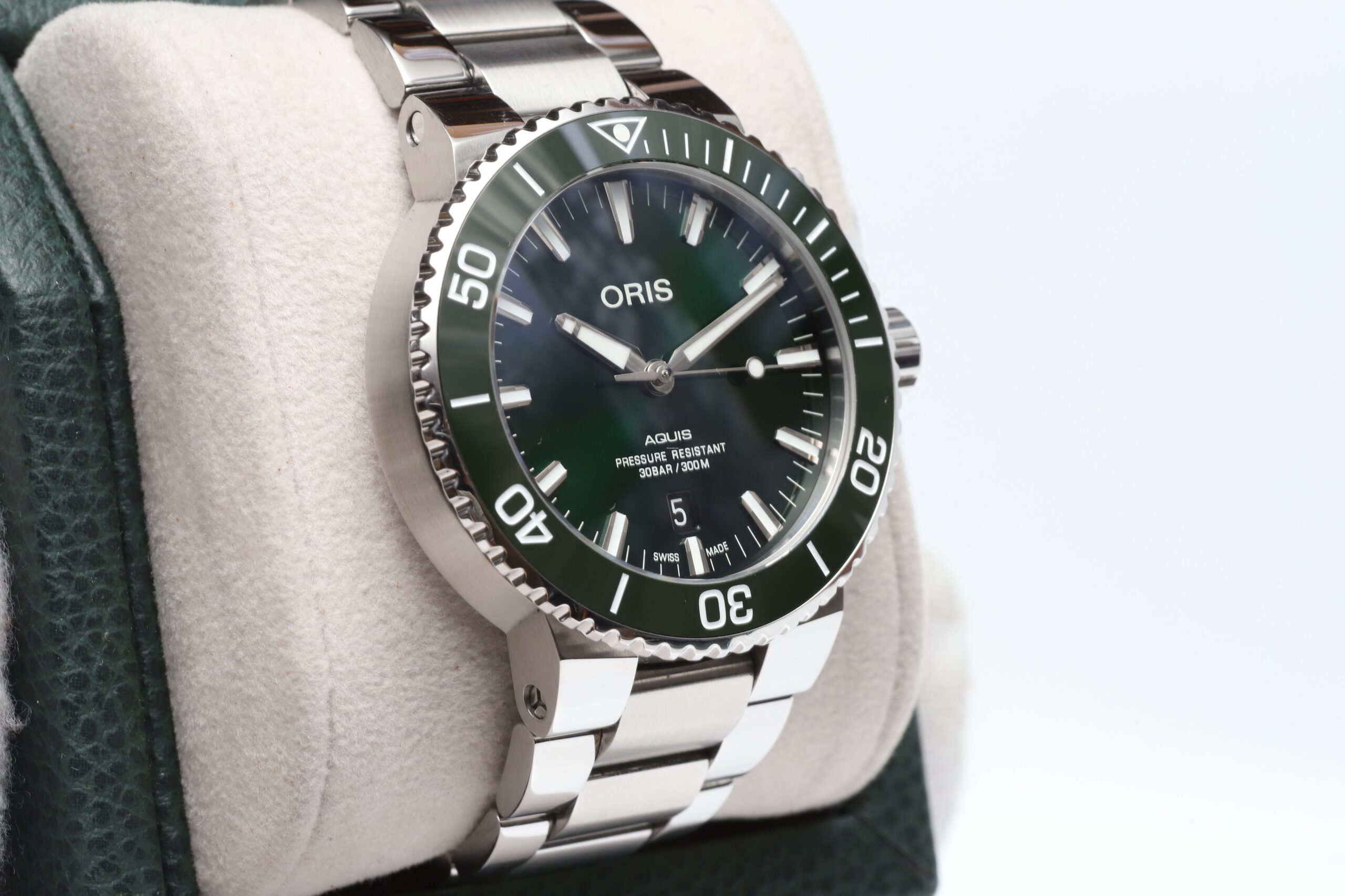 Oris Aquis Date Green Ceramic 43mm Stainless Steel Box Papers Excellent Condition Oris Aquis Date Green Ceramic 43mm Stainless Steel Box Papers Excellent Condition