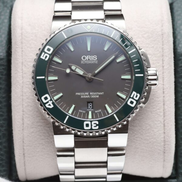 Oris Aquis Date Green Ceramic Bezel Automatic 43mm Diver Watch Box & Papers