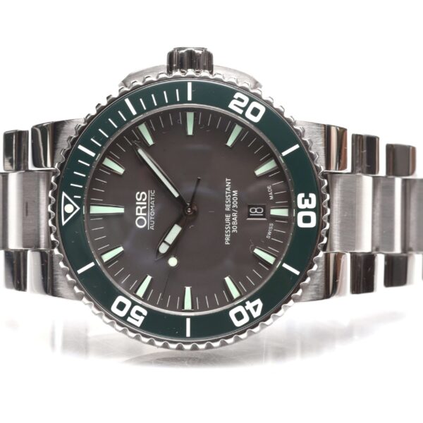 Oris Aquis Date Green Ceramic Bezel Automatic 43mm Diver Watch Box & Papers