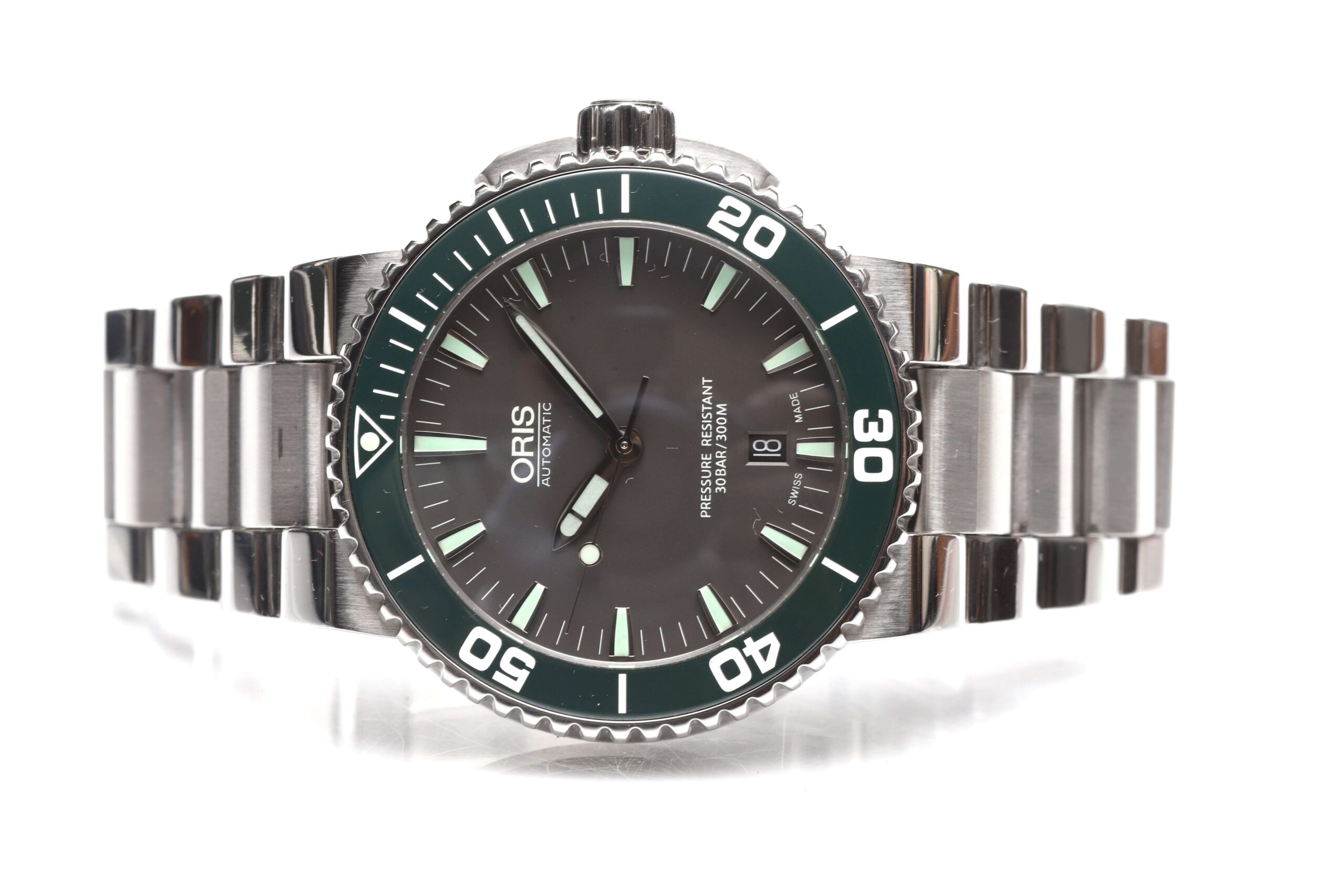 Oris Aquis Date Green Ceramic Bezel Automatic 43mm Diver Watch Box & Papers