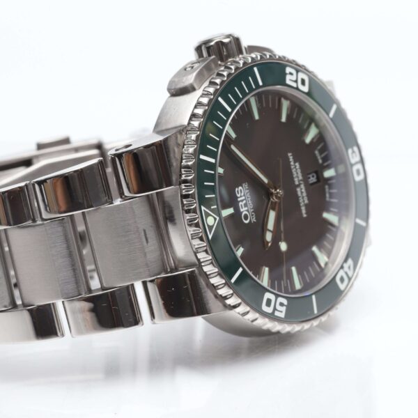 Oris Aquis Date Green Ceramic Bezel Automatic 43mm Diver Watch Box & Papers