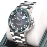 Oris Aquis Date Green Ceramic Bezel Automatic 43mm Diver Watch Box & Papers