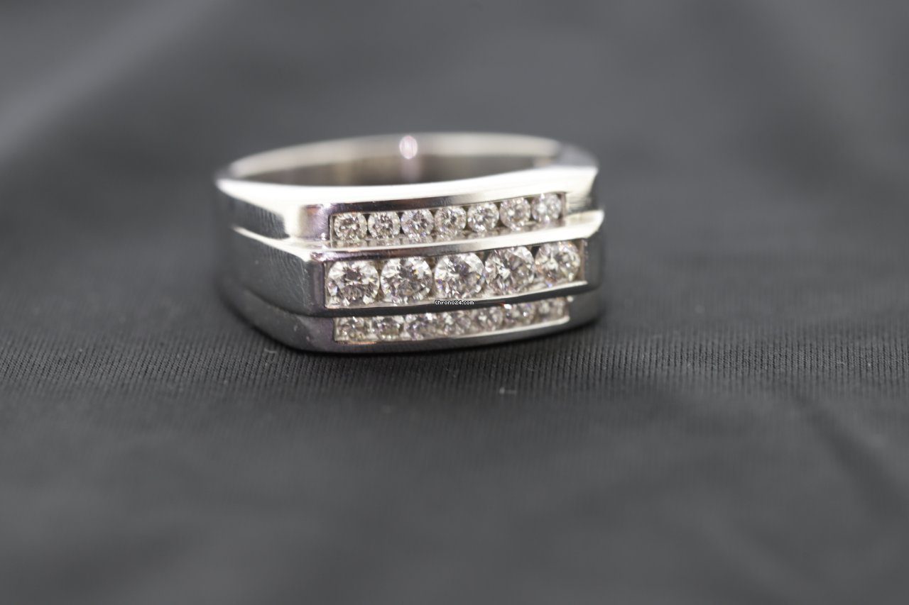 14K White Gold 3 Tier Diamond Ring