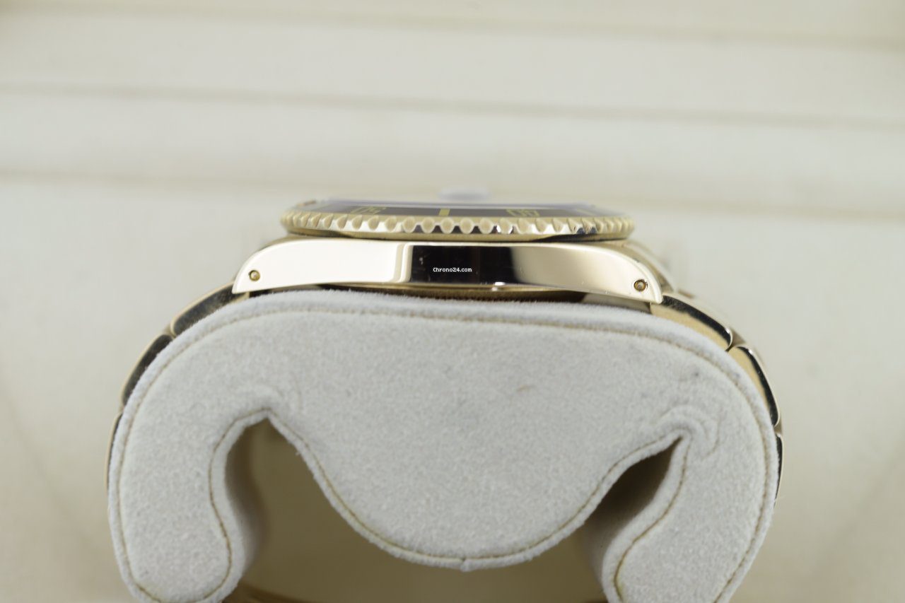 Rolex Submariner Date Yellow Gold 16618