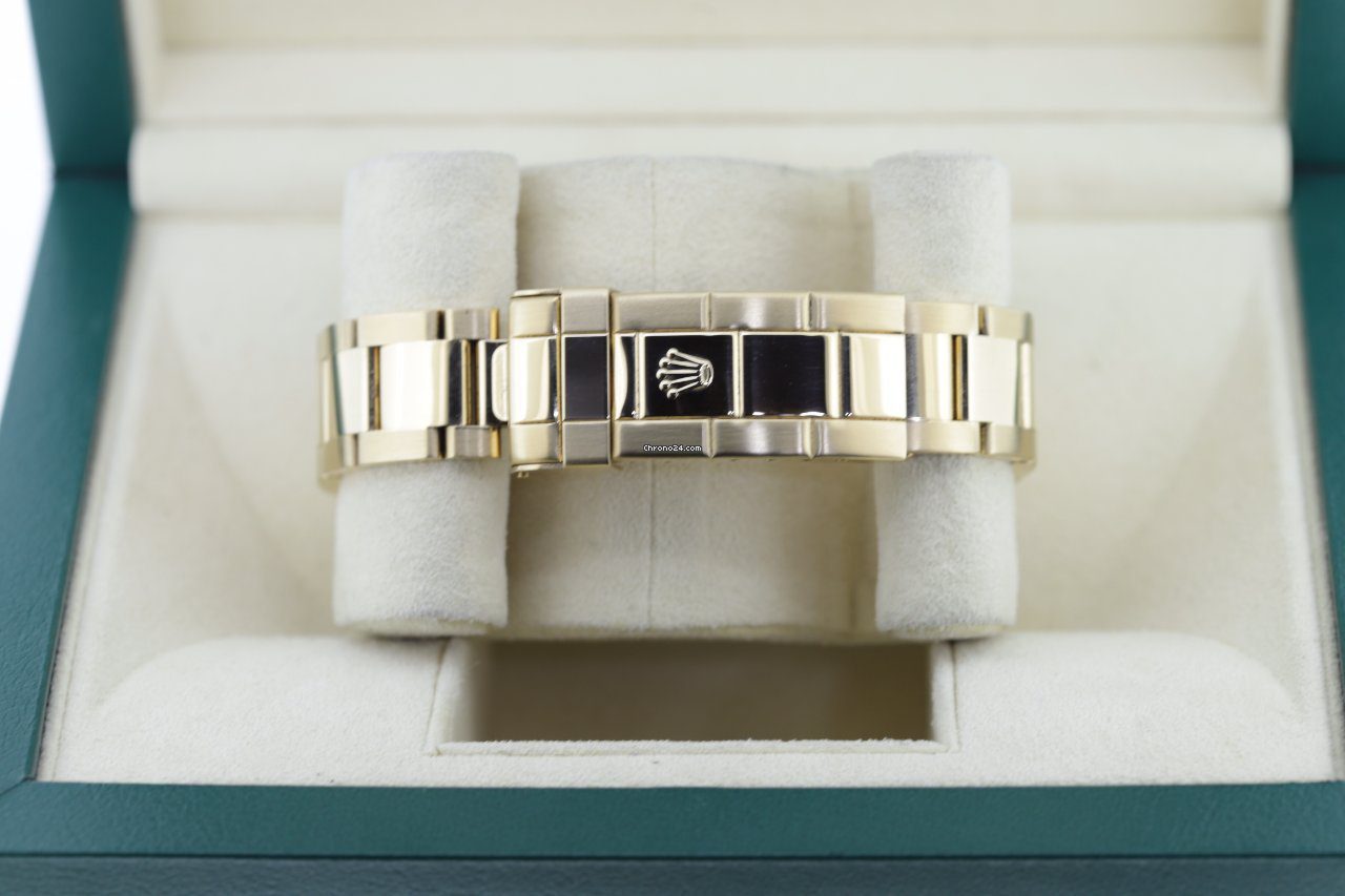 Rolex Submariner Date Yellow Gold 16618