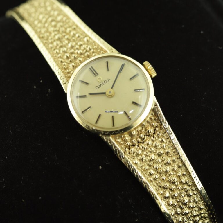 Omega Vintage 9ct Gold Manual Wind Ladies Watch