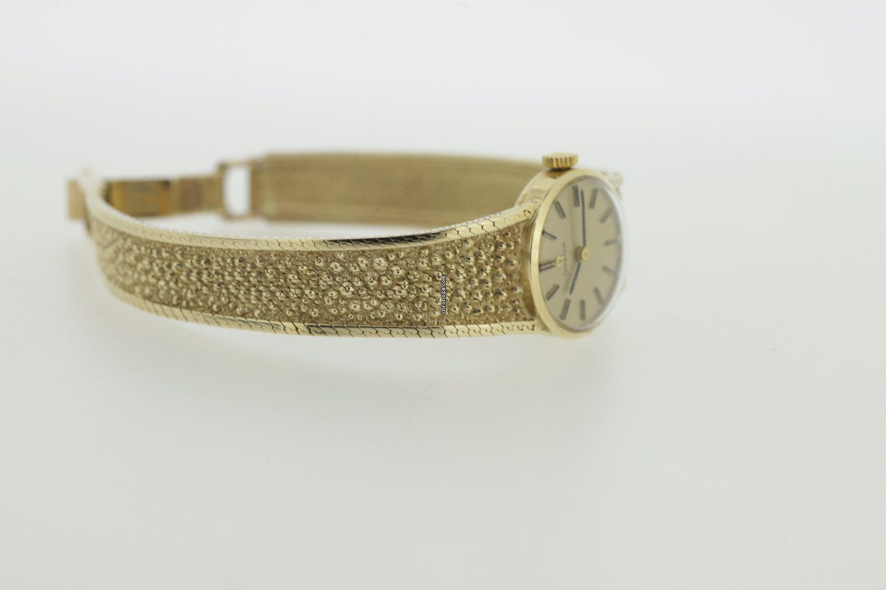 Omega Vintage 9ct Gold Manual Wind Ladies Watch