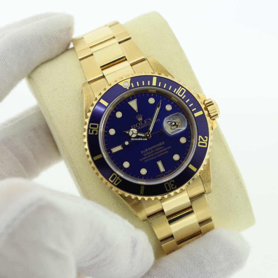 Rolex Submariner Date Yellow Gold 16618 Watch