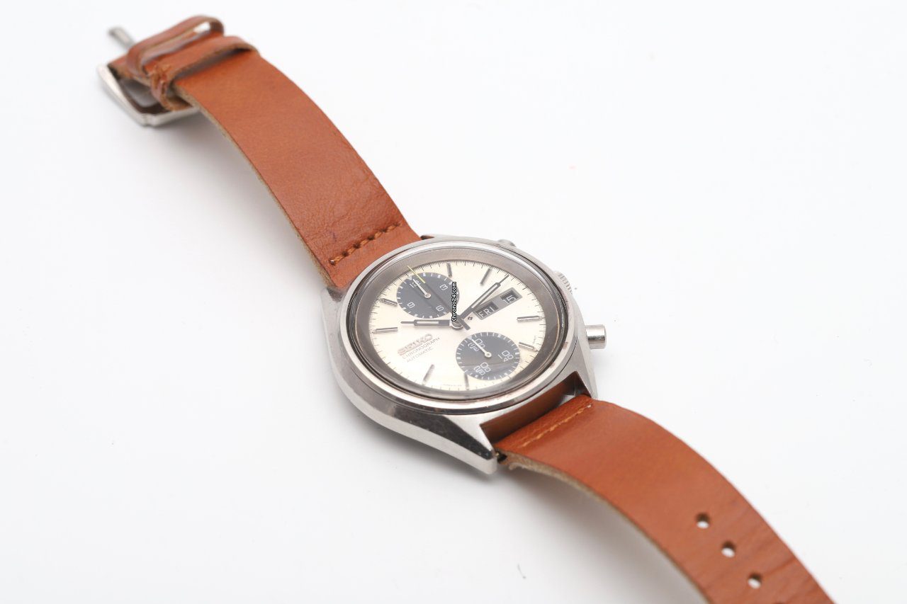 23417490-iehuoy7zpdrraqxx1rkzgq4y-ExtraLarge SEIKO Panda Chronograph VINTAGE Automatic Watch