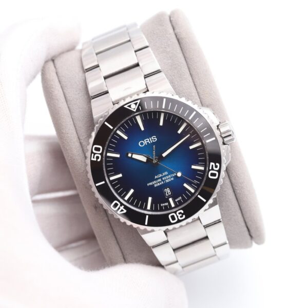 ORIS Aquis Date Clipperton Limited Edition 0047/2000 Automatic Watch