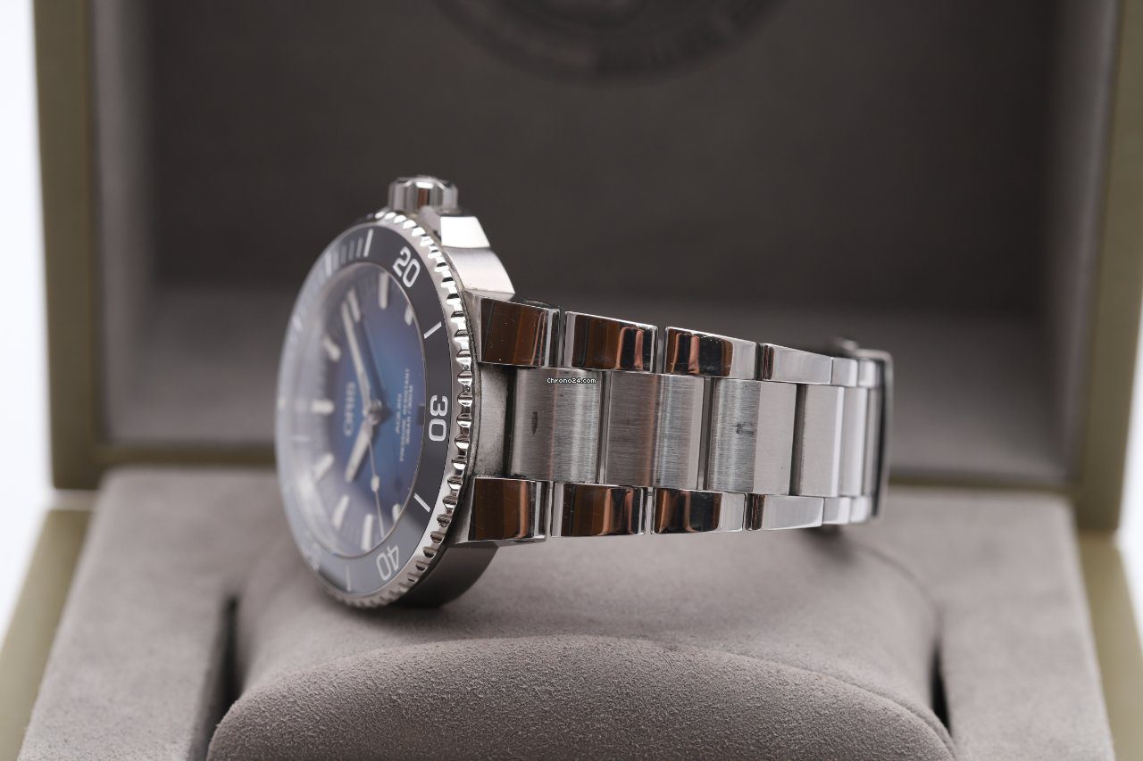 ORIS Aquis Date Clipperton Limited Edition 0047/2000 Automatic Watch