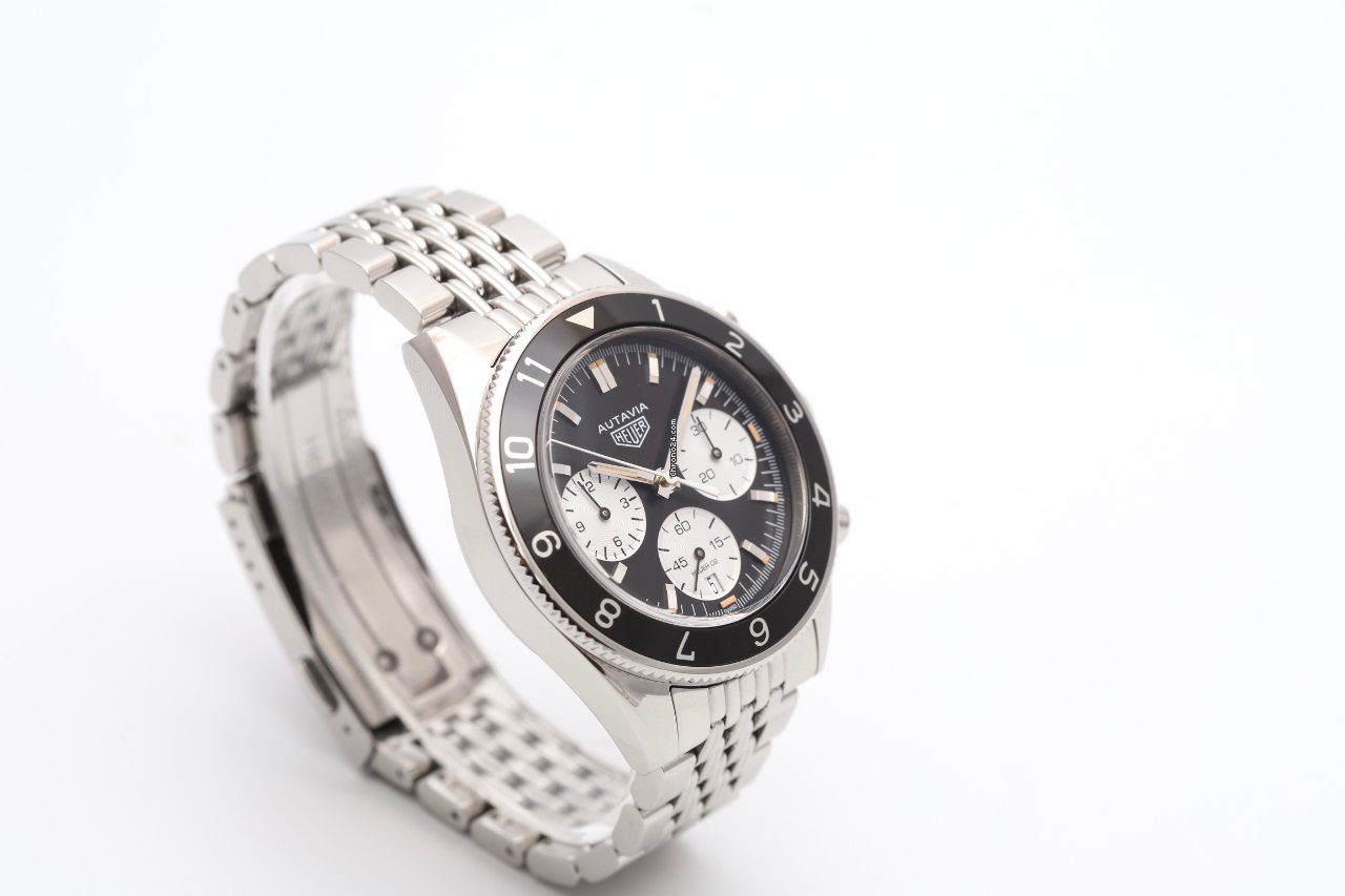 23965028-1dgvhpyt98np8ctru10ge2tk-ExtraLarge Heuer 02 Autavia Heritage Chronograph Automatic Watch CBE2110