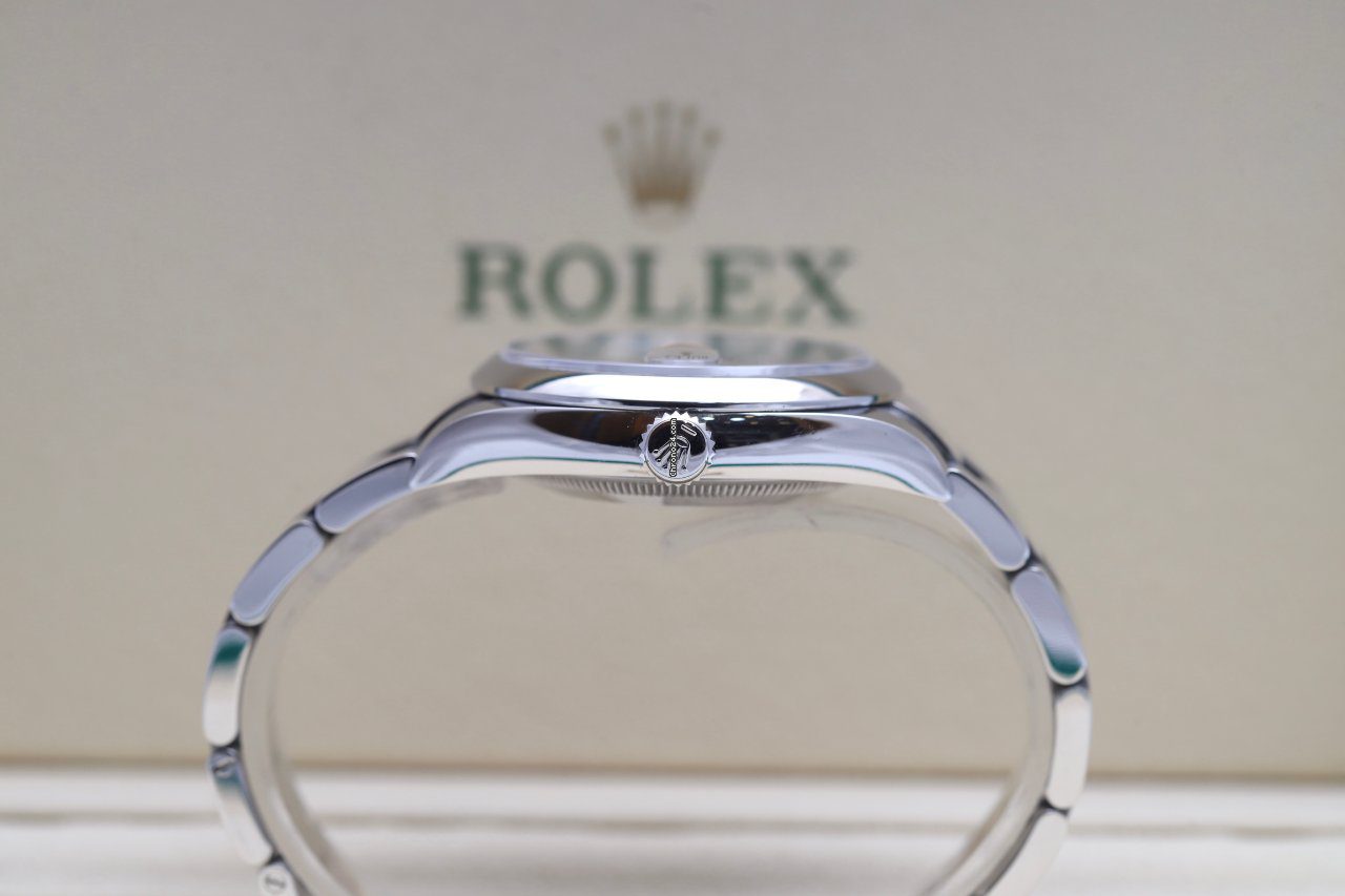 23971419-9jwm7hfjr9bzjg4ubhbi57ol-ExtraLarge Rolex Datejust 36 Black Steel Oyster Bracelet Automatic Watch 126200