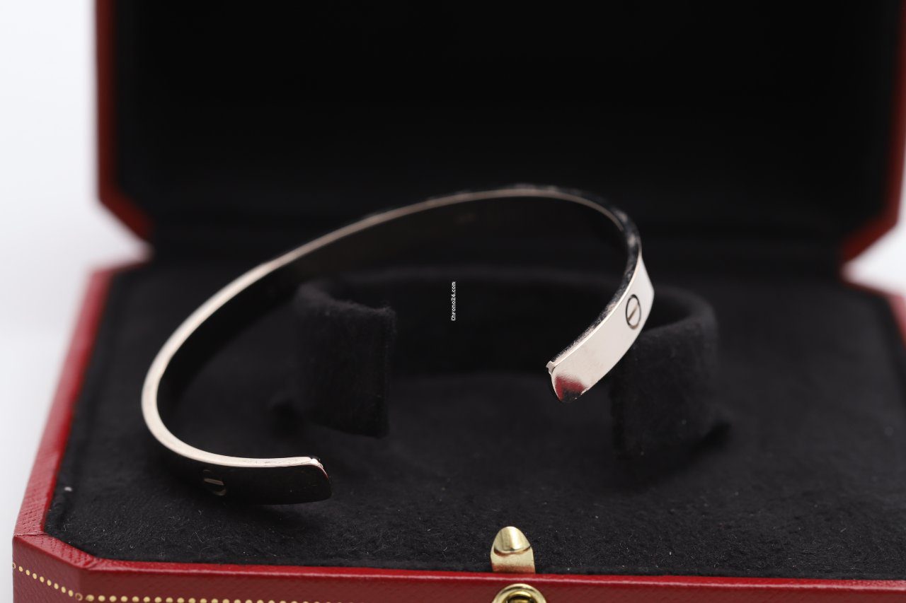 23974452-5mgtuwdy946sdmqbp237wd2h-ExtraLarge Cartier 18K White Gold Love Bangle