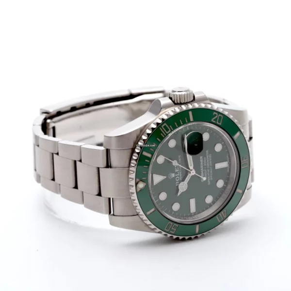 Rolex Submariner 116610LV Green Hulk 2016 Box/Papers Good Condition