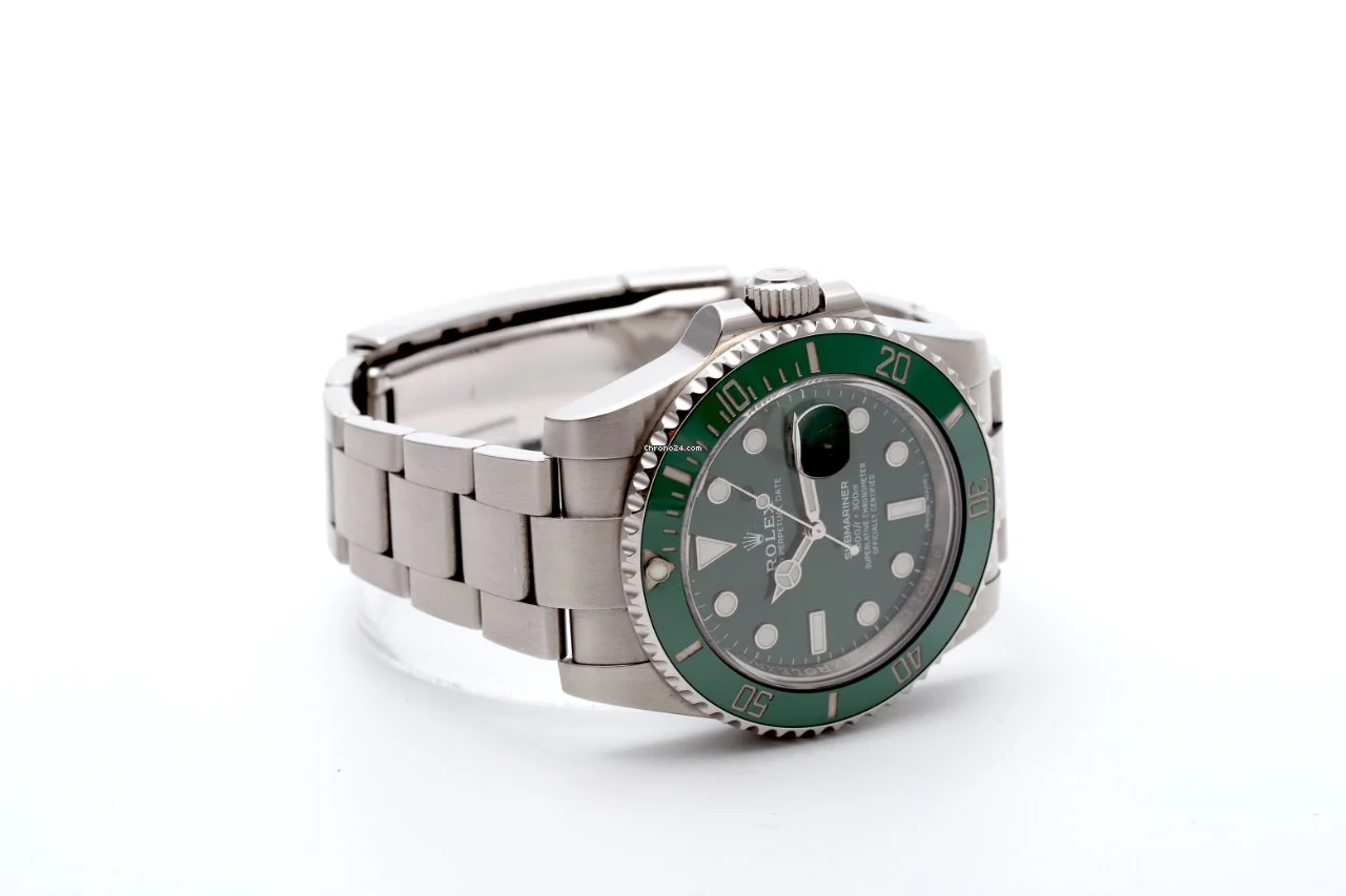 Rolex Submariner 116610LV Green Hulk 2016 Box/Papers Good Condition