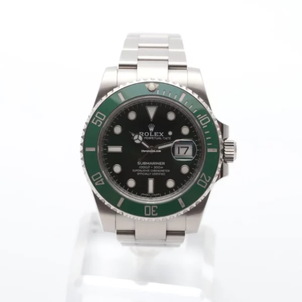 Rolex Submariner 116610LV Green Hulk 2016 Box/Papers Good Condition