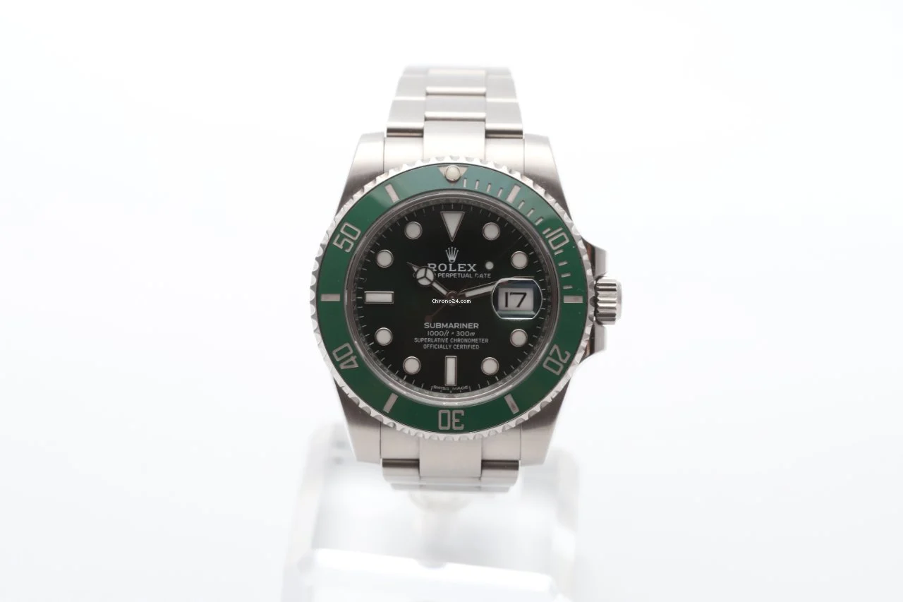 Rolex Submariner 116610LV Green Hulk 2016 Box/Papers Good Condition