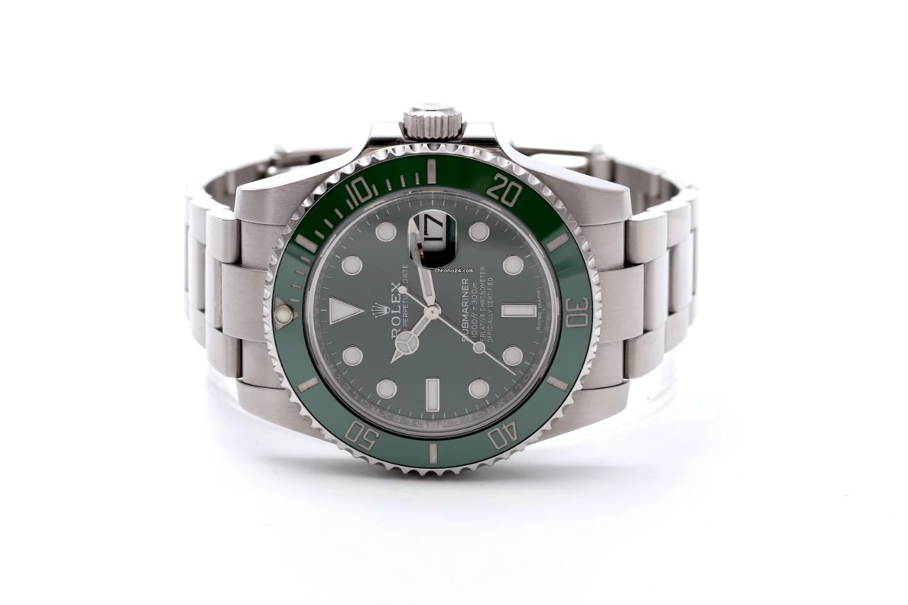 Rolex Submariner 116610LV Green Hulk 2016 Box/Papers Good Condition