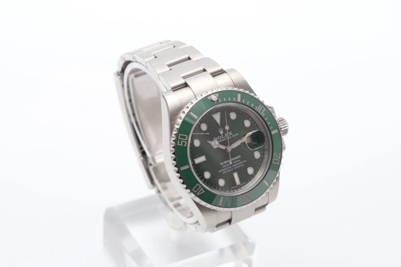Rolex Submariner 116610LV Green Hulk 2016 Box/Papers Good Condition