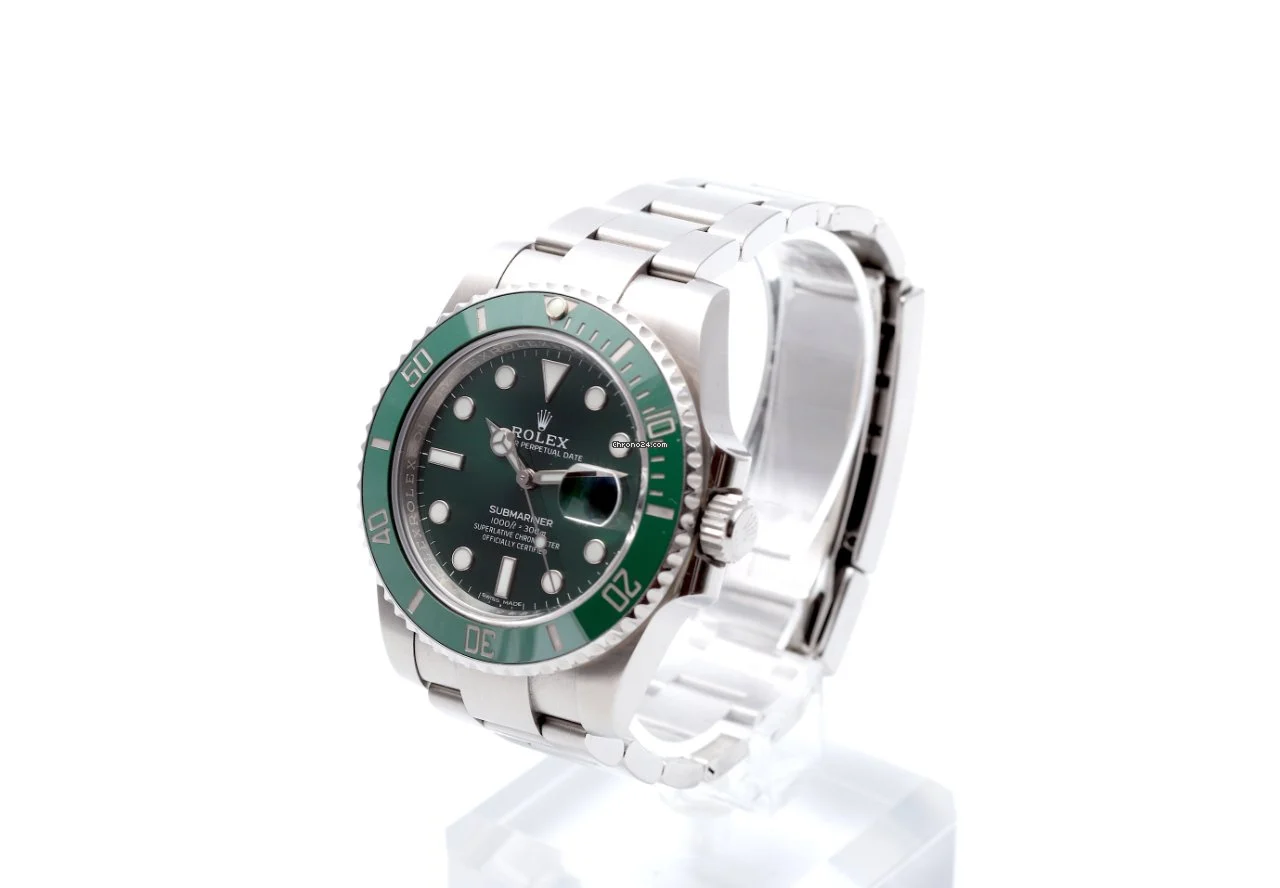 Rolex Submariner 116610LV Green Hulk 2016 Box/Papers Good Condition