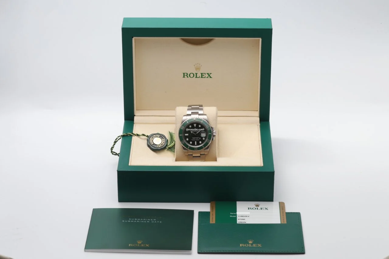 Rolex Submariner 116610LV Green Hulk 2016 Box/Papers Good Condition