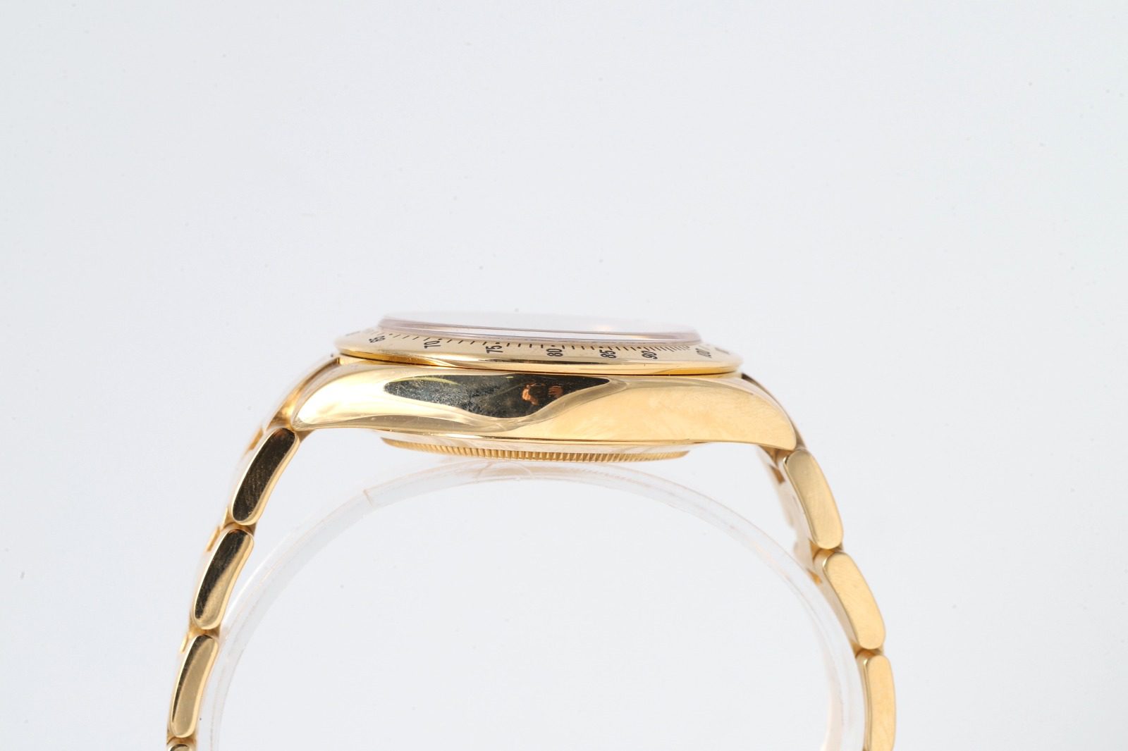 8db40d7a-1b09-4f1f-be27-245af13dc736