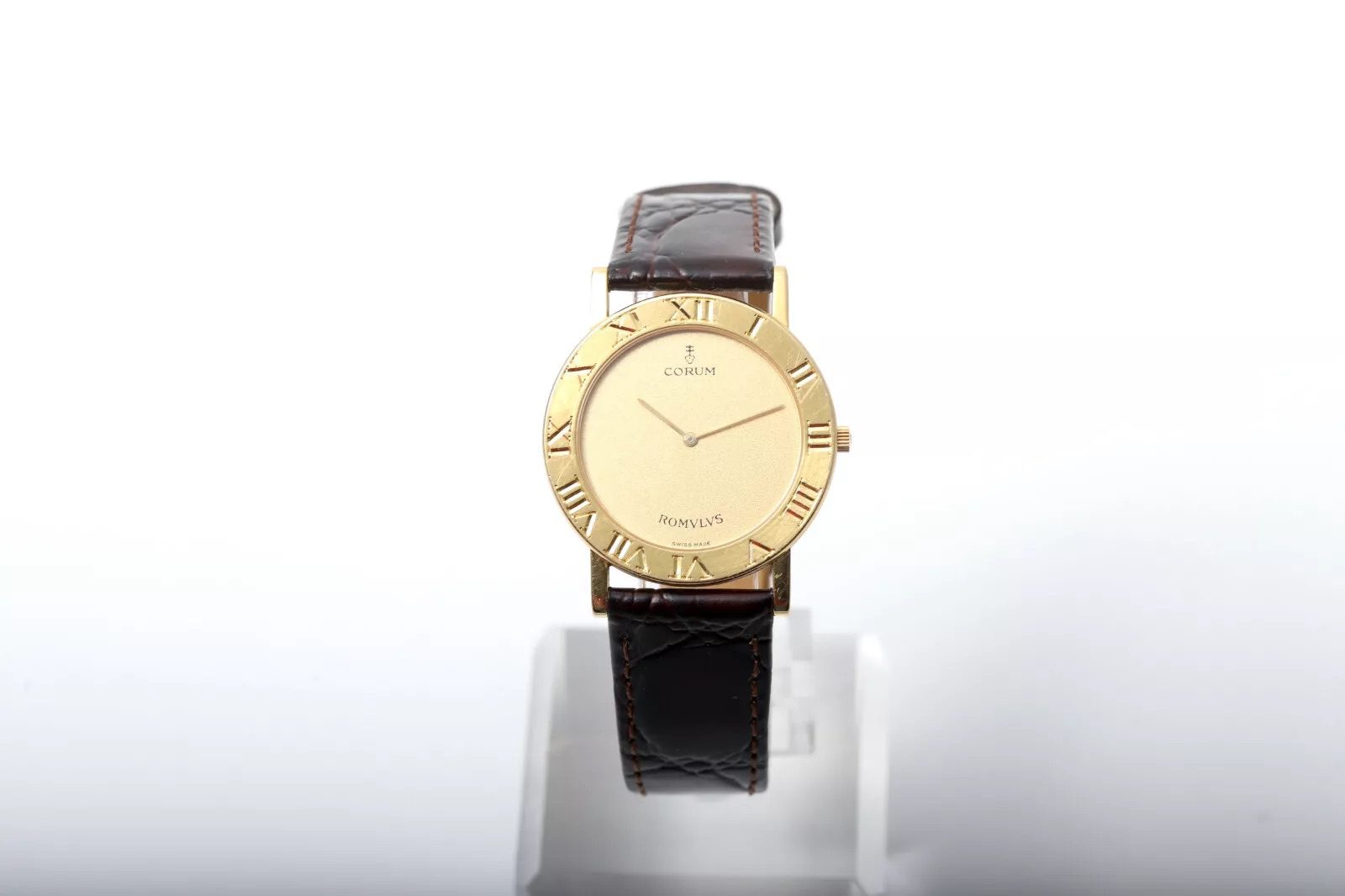 s-l1600 (1) Corum Romvlvs/ Romulus 50.501.56 Quartz 18ct Gold 33mm Men's Watch