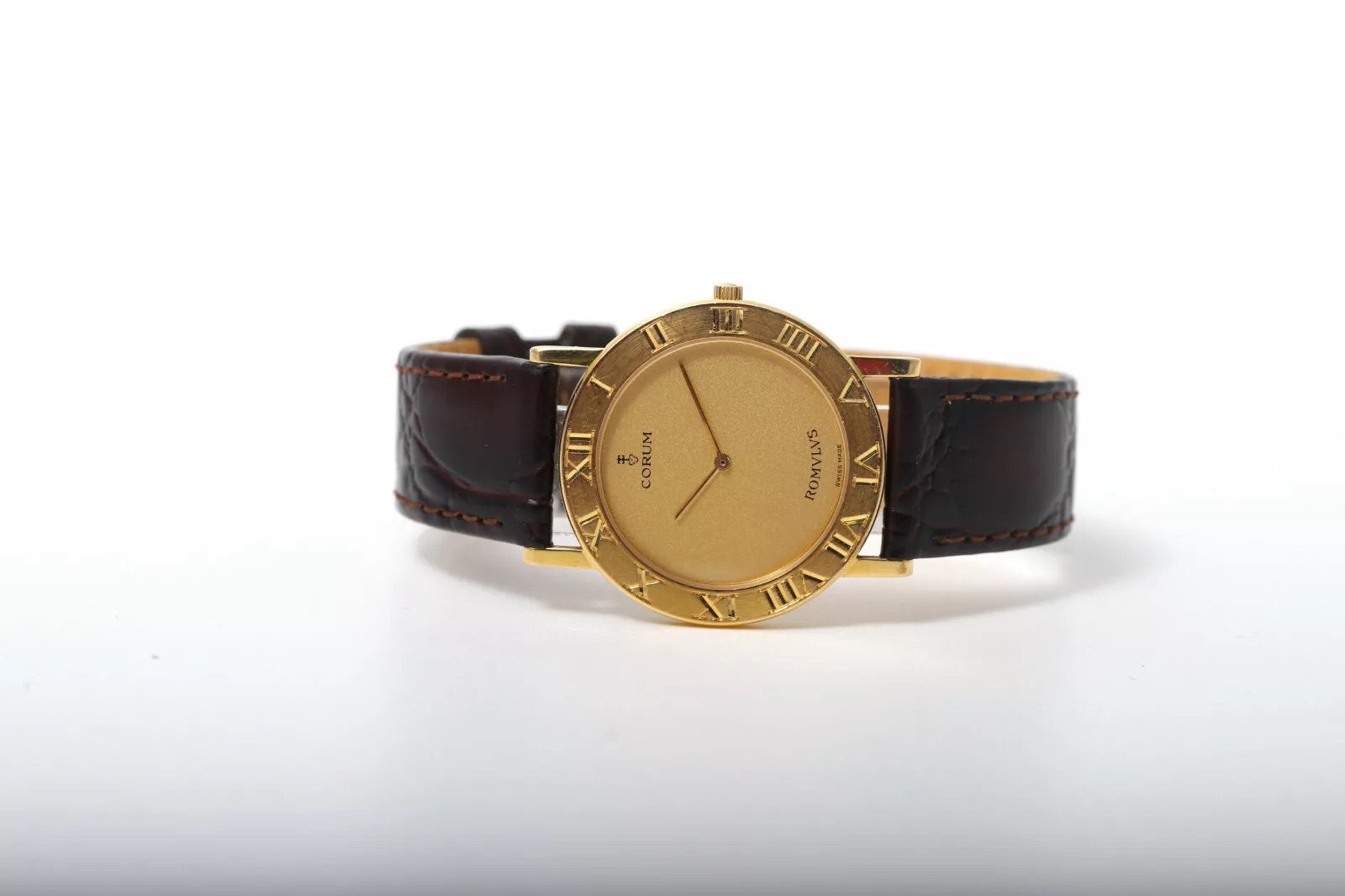 s-l1600 (8) Corum Romvlvs/ Romulus 50.501.56 Quartz 18ct Gold 33mm Men's Watch